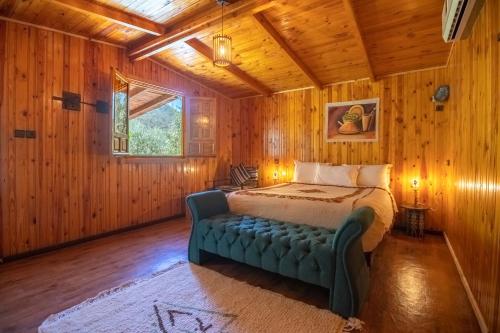 a bedroom with a bed and a couch in a room at Dar l'eau Vive in Bine el Ouidane