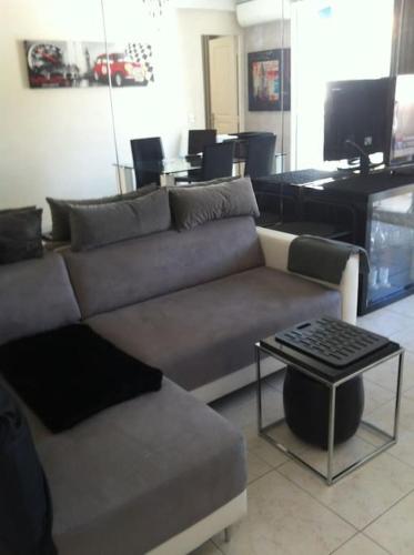 Nice port bel appartement au calme 2 chambres clim balnéo option parking privé max 4 personnes