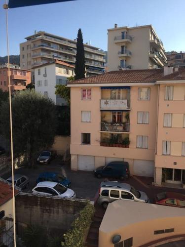 Nice port bel appartement au calme 2 chambres clim balnéo option parking privé max 4 personnes