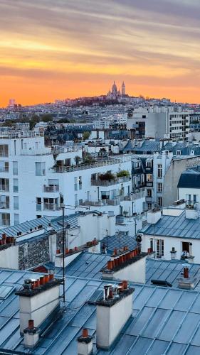 Loft 80m2 au 9ème étage avec ascenseur - Parking Gratuit - Vues panoramiques sur tout Paris