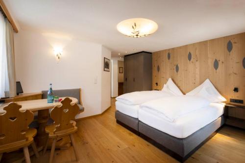 Postel nebo postele na pokoji v ubytování Hotel Sandhof