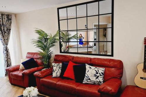 Χώρος καθιστικού στο Modern Home near London ensuite room, 3 toilets