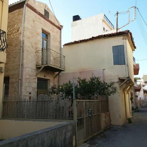 Stone House with loft in Heraklion historical centre