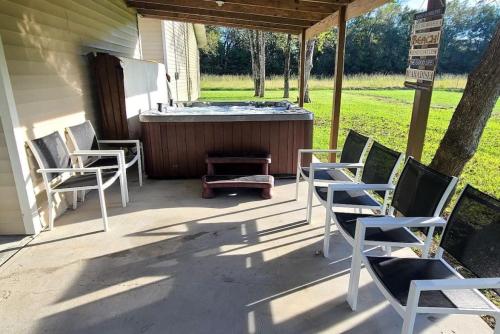 Foto dalla galleria di Stewart House with Hot Tub and 3 bedroom a Hammond