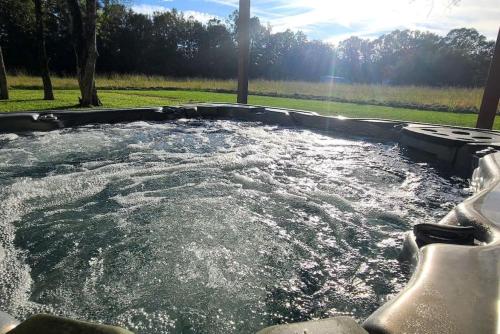 Foto dalla galleria di Stewart House with Hot Tub and 3 bedroom a Hammond