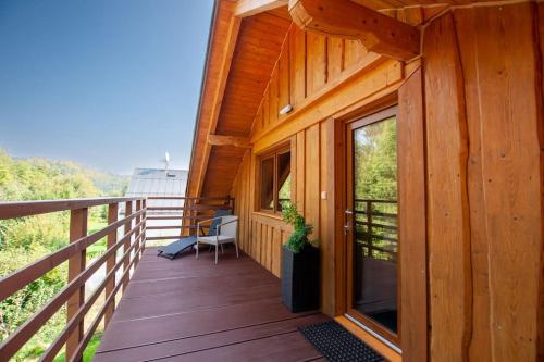 Apartmán ve srubu s balkónem