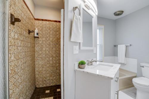 Koupelna v ubytování Spacious Minneapolis Home Rental 8 Mi to Downtown