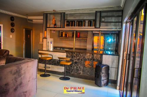 Gallery image of De Palace Guest House in Mabopane