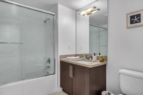 a bathroom with a shower and a sink and a toilet at Modern & chic in Heart of Downtown Santa Monica in Los Angeles
