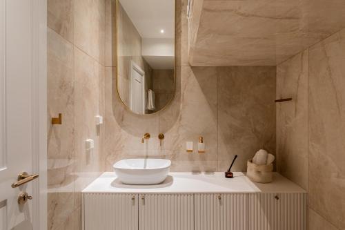 Elegant apartment a breath away from the Acropolis