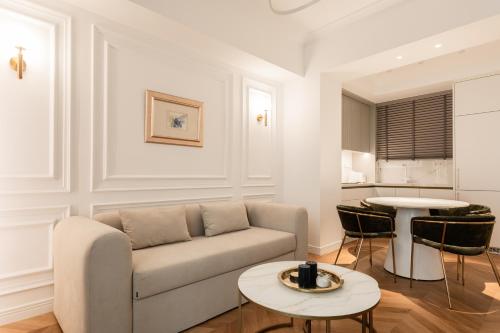 Elegant apartment a breath away from the Acropolis