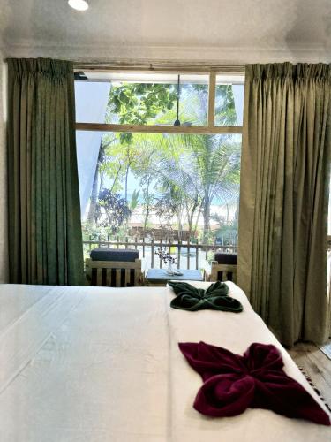 Una cama o camas en una habitación de Secret Garden Agonda Beach Resort
