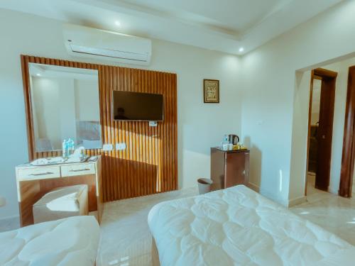 a bedroom with a bed and a sink and a mirror at pyramids rose view inn in Cairo