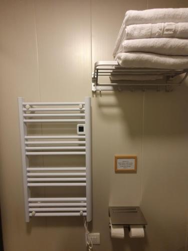 a towel rack in a bathroom with towels at Tiny & Big House Suite Los Mallines de Malalcahuello in Malalcahuello