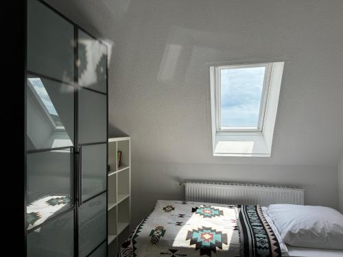 Postel nebo postele na pokoji v ubytování Charmante 4 Zimmer Apartment Contactless Check-in historische Stadtzentrum