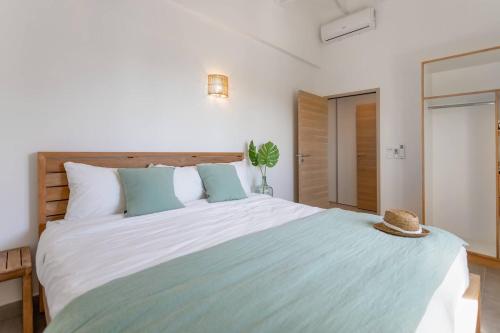 Ένα ή περισσότερα κρεβάτια σε δωμάτιο στο Villa Paradise 5, feet in the water