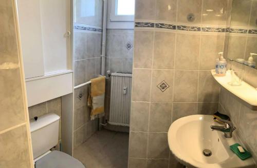 Koupelna v ubytování Résidence Canteneige - Appart 6 couchages Vue dégagée sur Montagne départ télésiège MAE-9661