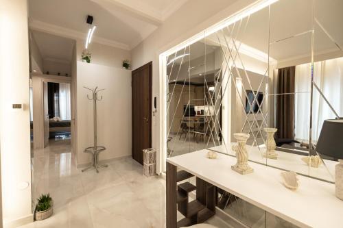 ''Mirroring'' by InFox Suites