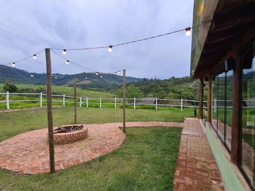 Pemandangan gunung umum atau pemandangan gunung yang diambil dari rumah percutian