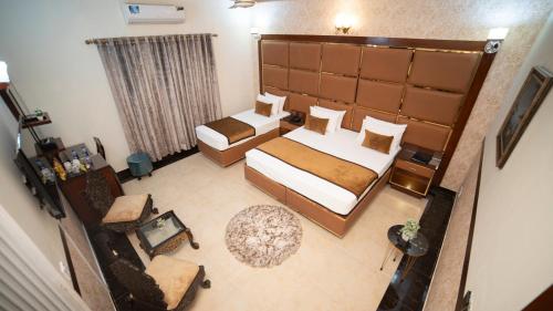 Postel nebo postele na pokoji v ubytování Orchid Inn by WI Hotel