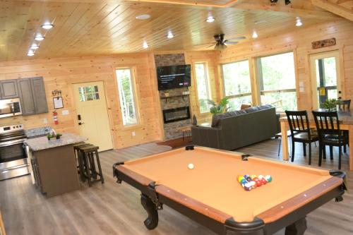 Dapur atau dapur kecil di Counting Stars Luxury Cabin!