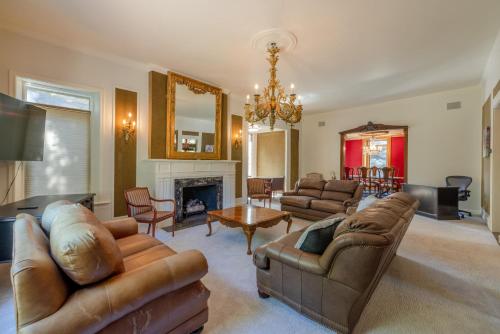 Χώρος καθιστικού στο Charming Renovated Capitol Hill House - SLC