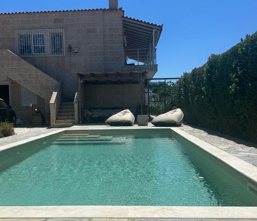 Πισίνα στο ή κοντά στο Villa Agia Marina 5m walk to the beach with private pool