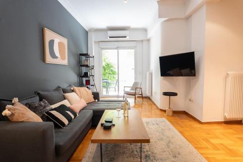 The Azure Teal Athens 2 mins from the metro ! Fully airconditioned!