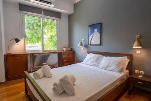The Azure Teal Athens 2 mins from the metro ! Fully airconditioned!