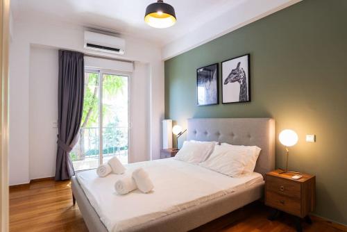 The Azure Teal Athens 2 mins from the metro ! Fully airconditioned!
