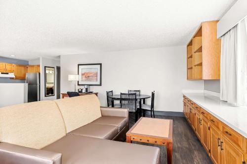 a living room with a couch and a kitchen at Best Western Plus At Lake Powell in Page