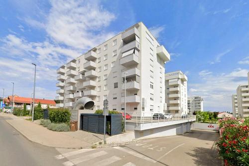 Apartments with a parking space Zadar - 23525