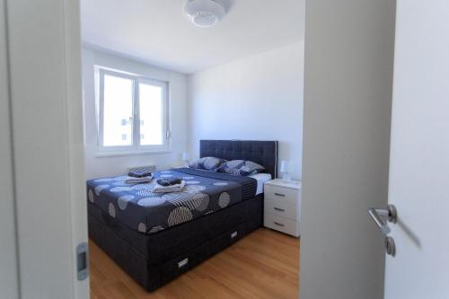 Apartments with parking space Zadar - 23525