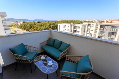 Apartments with parking space Zadar - 23525
