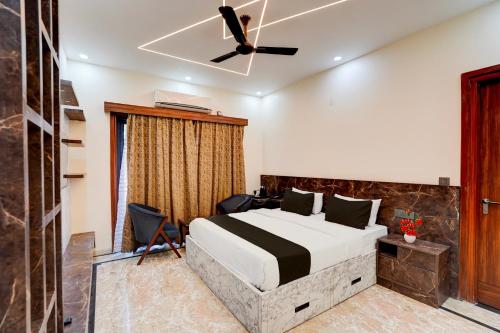 a bedroom with a bed and a ceiling fan at Hotel O DEVOM INN in Greater Noida