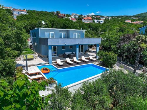 Luxury villa with a swimming pool Crikvenica - 21519