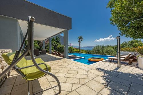 Luxury villa with a swimming pool Crikvenica - 21519