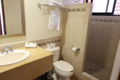 a bathroom with a sink and a toilet and a shower at HOTEL COLLI in San José del Cabo