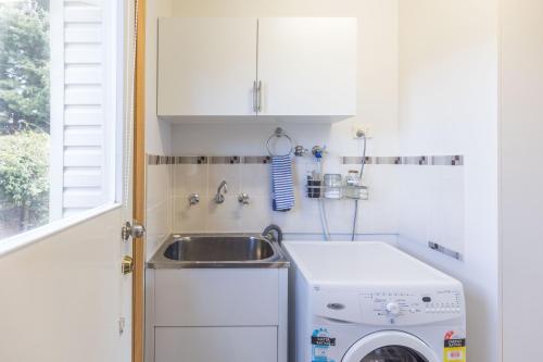 Imagen de la galería de JoY's Guesthouse, en Romsey