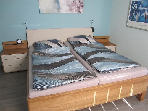 a bed with two pillows on it in a bedroom at Ferienwohnung im Kirschfeld - 5* in Kues