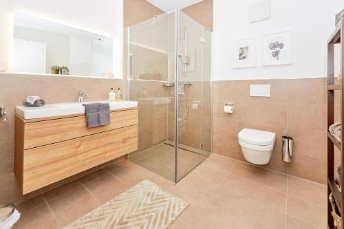 a bathroom with a shower and a sink and a toilet at Ferienwohnung "Auszeit" in Bernkastel-Kues
