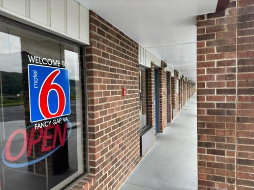 Gambar di galeri bagi Motel 6 Fancy Gap Virginia di Fancy Gap