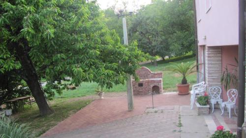 Taman di luar Alsóhegyi Apartmanok