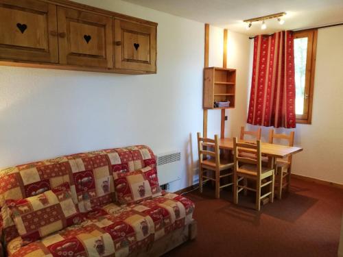 Studio divisible 27m², balcon, proche pistes et remontées - FR-1-356-481