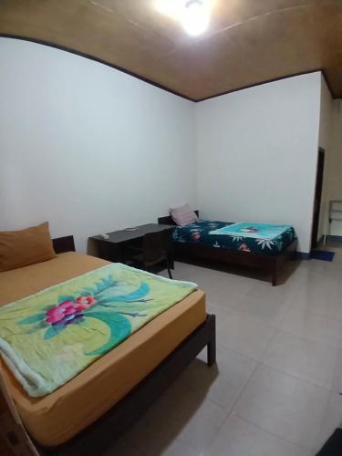 Ένα ή περισσότερα κρεβάτια σε δωμάτιο στο Dannyjuljolhomestay