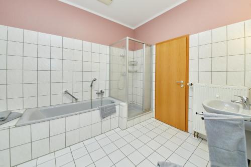 a bathroom with a tub and a sink at Ferienwohnungen am Gestade Wohnung 2 in Bernkastel-Kues
