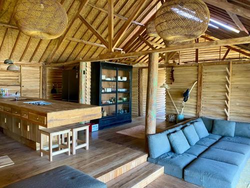 a living room with a blue couch and a table at Moromoro in Lemonga