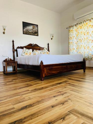 Ένα ή περισσότερα κρεβάτια σε δωμάτιο στο Jawai Safari Stay