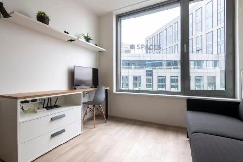 Central Tiny Flat, 1GB WiFi, SMART TV, Air Condition