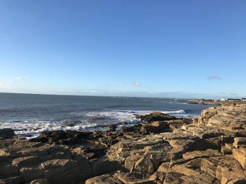 a view of the ocean from a rocky beach at Vitamine Sea in Ploemeur